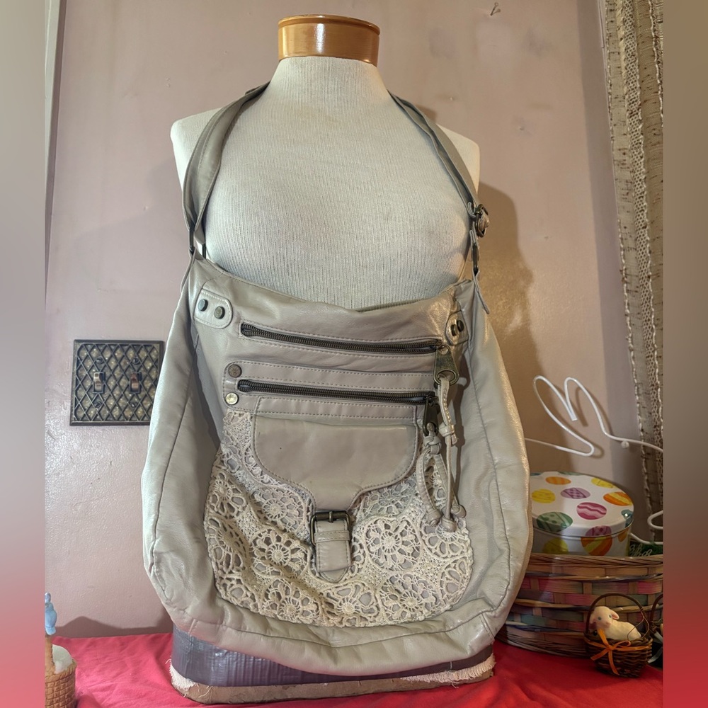 Elegant Cream Lace-Accented Women's Bag